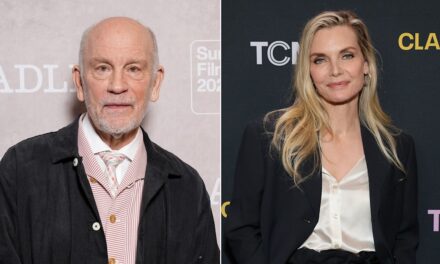 John Malkovich révèle le plus grand regret à propos de l&rsquo;affaire Michelle Pfeiffer car il brise enfin le silence
