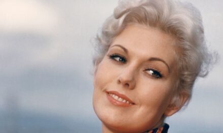 L&rsquo;actrice d&rsquo;or de l&rsquo;âge d&rsquo;or de l&rsquo;âge d&rsquo;or dévoile une transformation glamour