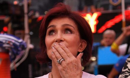 Les fans se rallient autour de Sharon Osbourne alors qu&rsquo;elle fait un retour tranquille sur les réseaux sociaux