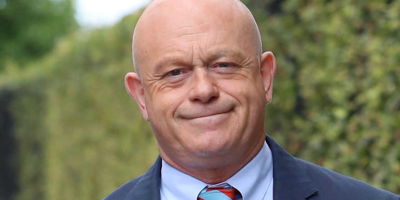 Exclusif: les entraînements «  militaires  » de Ross Kemp pour rester en forme à 61 ans: «C&rsquo;est un changement de style de vie»