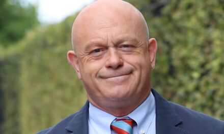 Exclusif: les entraînements «  militaires  » de Ross Kemp pour rester en forme à 61 ans: «C&rsquo;est un changement de style de vie»