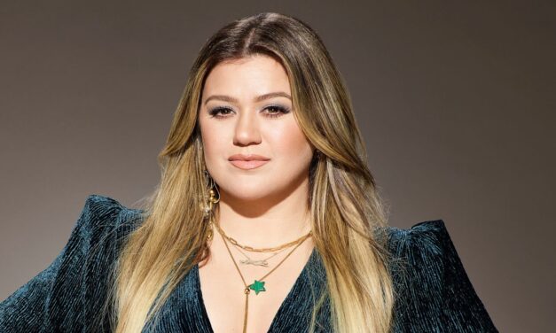 Kelly Clarkson accueille un nouveau chapitre après une tragédie familiale déchirante