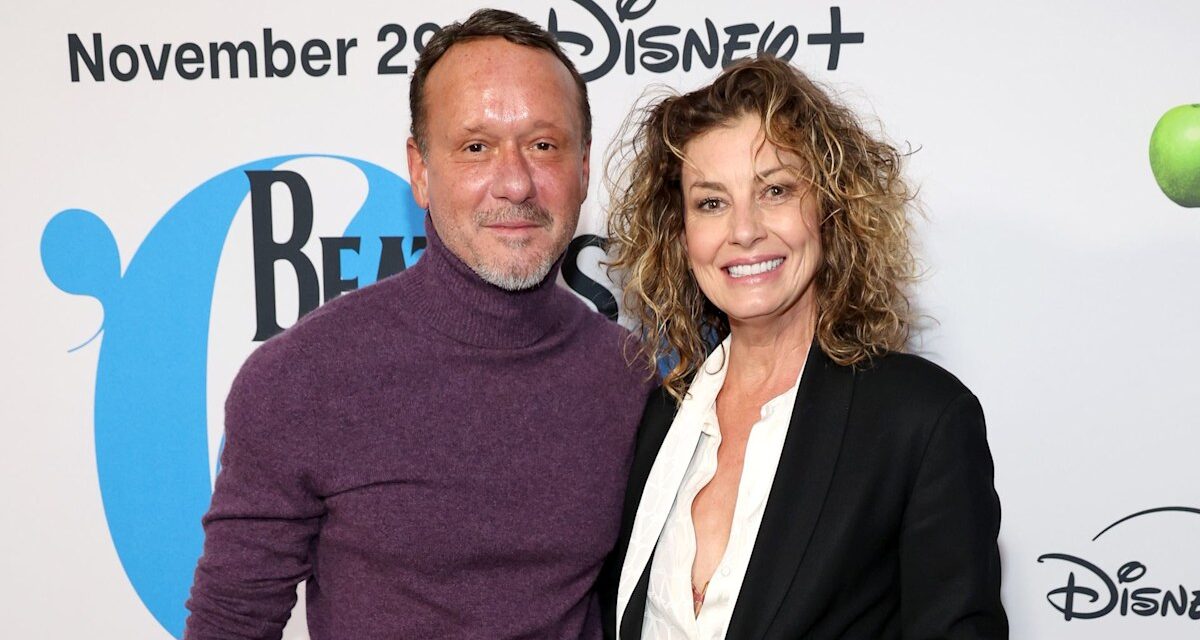 Tim McGraw choque l&rsquo;apparition dans une nouvelle photo avec Faith Hill and Daughters