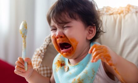 Comment calmer votre tout-petit rapidement: 3 pas soutenus par un psychologue pour enfants