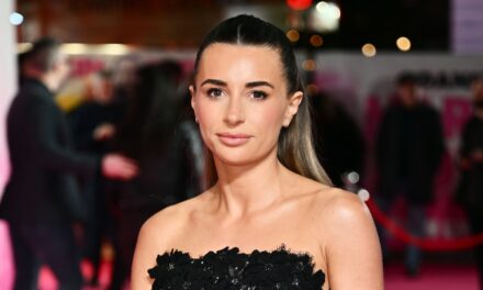 Dani Dyer est «le cœur brisé» alors qu&rsquo;elle est forcée de se retirer strictement avec la cheville fracturée