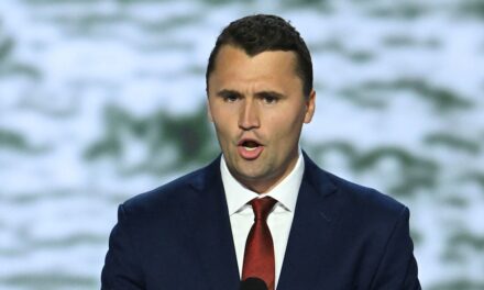 Charlie Kirk, 31 ans, mort après la fusillade de l&rsquo;Utah: Donald Trump Issue déclaration