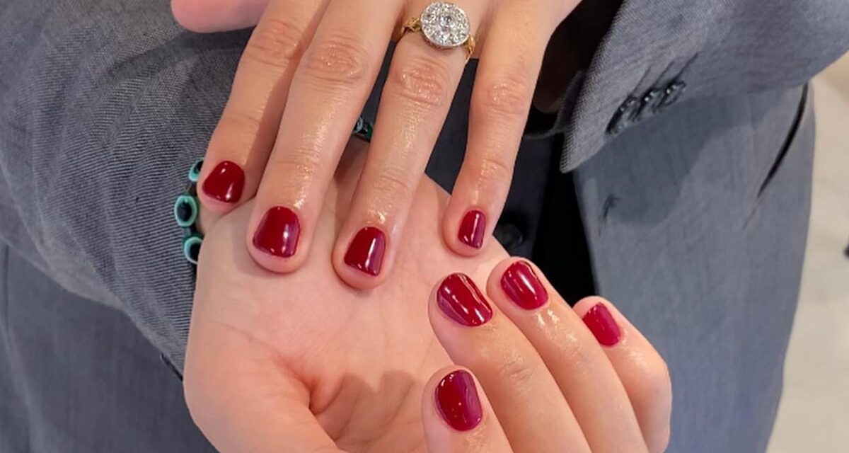 Les ongles d&rsquo;automne sont de retour: de l&rsquo;orange brûlé à la prune, les manucures «riches» à essayer cette saison