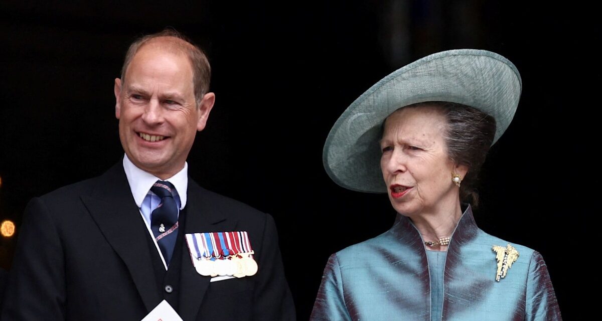 Royal Family Live: Princess Anne et le duc d&rsquo;Édimbourg en plomb Engagements