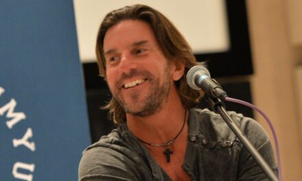 À l&rsquo;intérieur de la vie de famille de Brett James avec une femme et 4 enfants après l&rsquo;auteur-compositeur lauréate d&rsquo;un Grammy dans un accident d&rsquo;avion