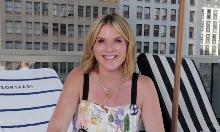 L&rsquo;apparition de Jenna Bush Hager dans Flirty Lace Mini-Dress est un voleur de scène aujourd&rsquo;hui