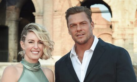 Alan Ritchson de Reachor révèle qu&rsquo;il ne vit plus avec sa femme et ses enfants – voici pourquoi