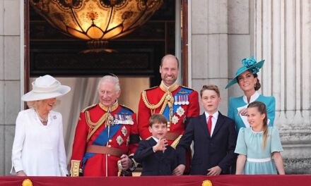 Caractéristiques de la maison royale de luxe: Énormes piscines, courts de tennis, salles de cinéma et plus encore