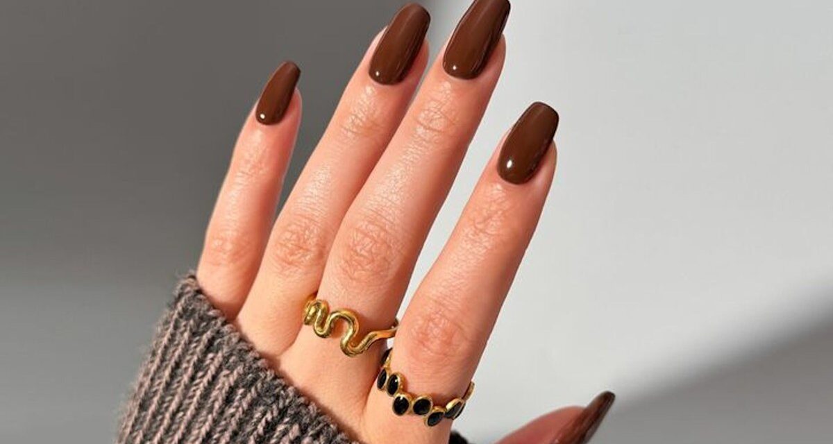 Ongles à tonalité sur la terre: 6 idées chics pour la tendance la plus cool de la manucure d&rsquo;automne