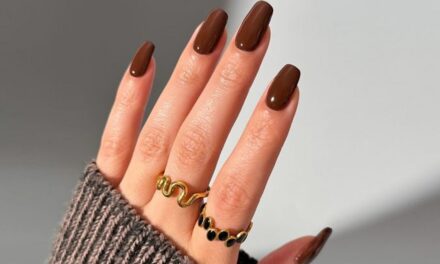 Ongles à tonalité sur la terre: 6 idées chics pour la tendance la plus cool de la manucure d&rsquo;automne