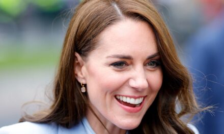 Le tricot emblématique de la princesse Kate a été rédigé dans un nouveau style pour l&rsquo;automne