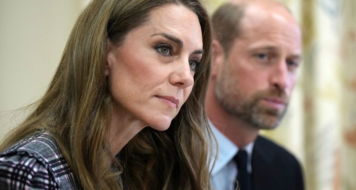 Les résidents fument comme un énorme événement qui se déroule dans le jardin arrière de Kate et William