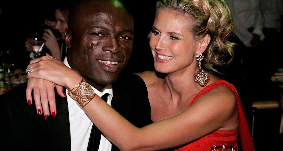 Les fils de Heidi Klum avec une tour de phoque sur la maman de mannequin dans une photo de famille élargie