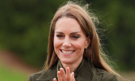Country Girl Chic de la princesse Kate gagne l&rsquo;approbation de Hello! lecteurs – par un glissement de terrain