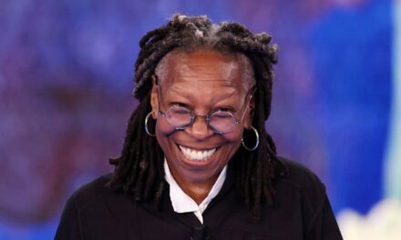 Whoopi Goldberg met en valeur une perte de poids incroyable dans les airs alors que la vue revient avec une nouvelle saison