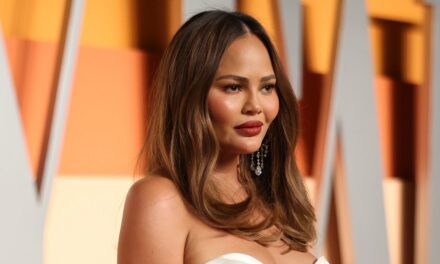 Chrissy Teigen révèle la raison déchirante pour laquelle elle s&rsquo;est tournée vers Ozempic après la mort de son fils