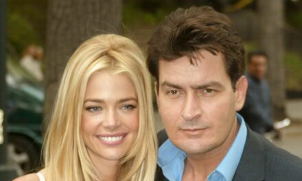 Charlie Sheen et l&rsquo;ex-femme Denise Richards se réunissent publiquement: « Qui aurait pensé? »