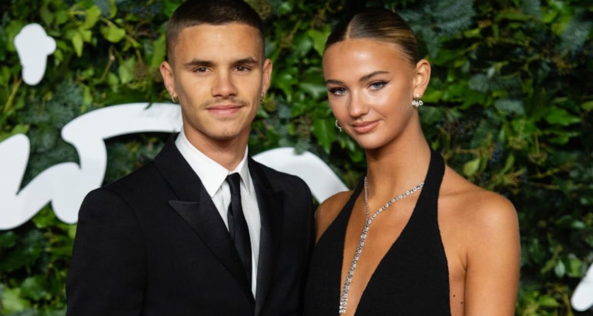 Romeo Beckham assiste à la fête aux côtés de l&rsquo;ex-petite amie Mia Regan