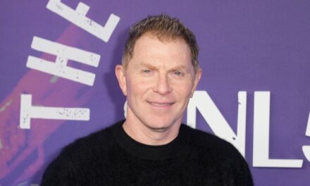 À l&rsquo;intérieur de la valeur nette de Bobby Flay – et comment cela se compare à ses collègues stars du réseau alimentaire