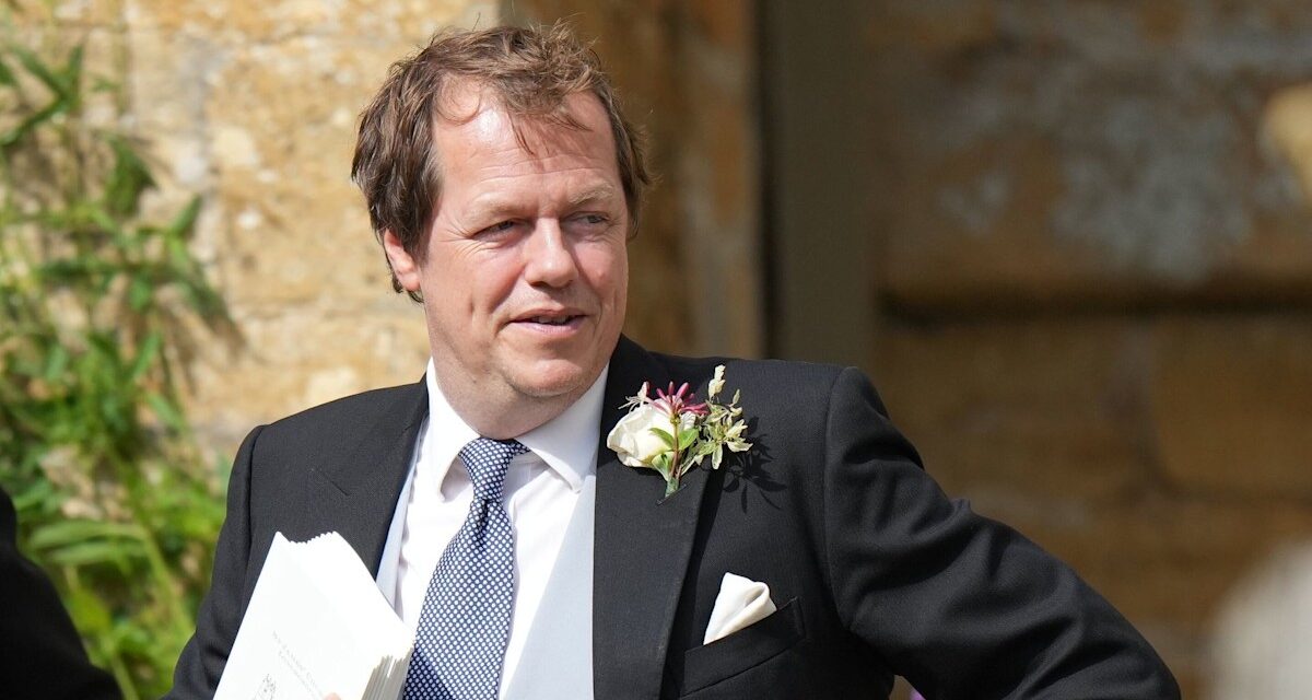 Le fils de la reine Camilla, Tom Parker Bowles, mène la liste des invités de grande société scintillante au mariage de Zac Goldsmith avec Hum Fleming