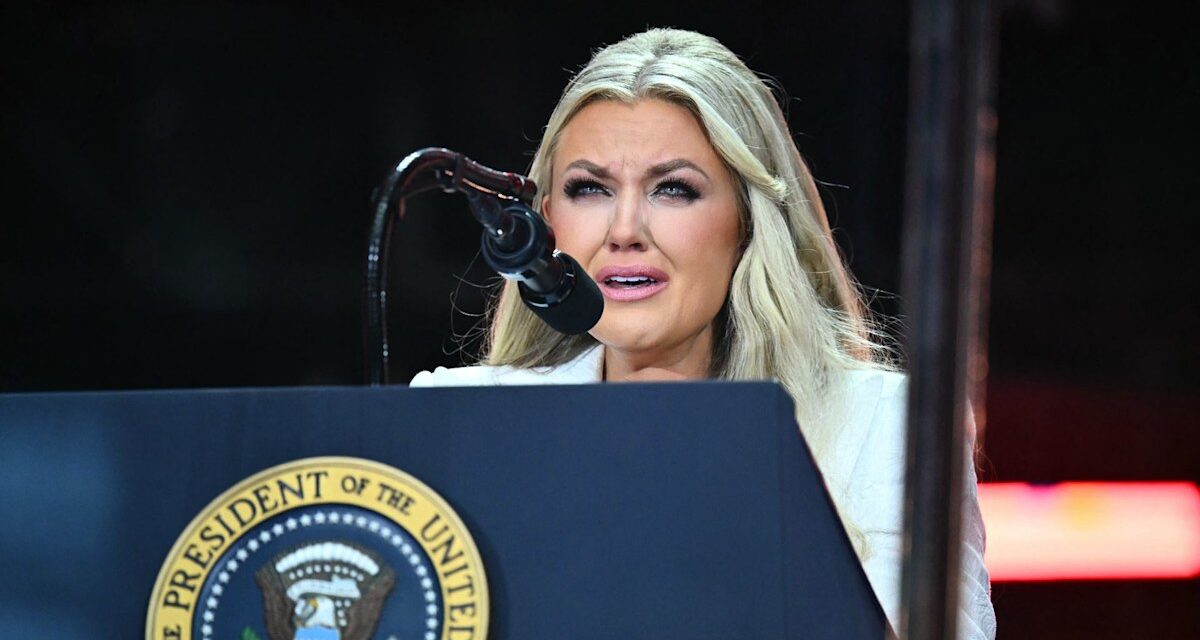 Erika Kirk «  pardonne  » l&rsquo;assassin de son mari en hommage en larmes