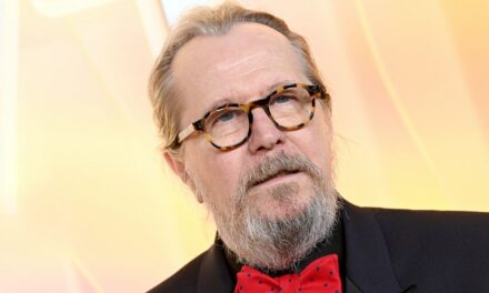 Gary Oldman a l&rsquo;air entièrement méconnaissable sur la photo à couper le souffle du début de sa carrière