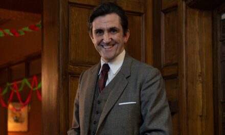 Exclusif: appelez la sage-femme Stephen McGann taquine la saison 15 – «Les choses deviennent réelles»