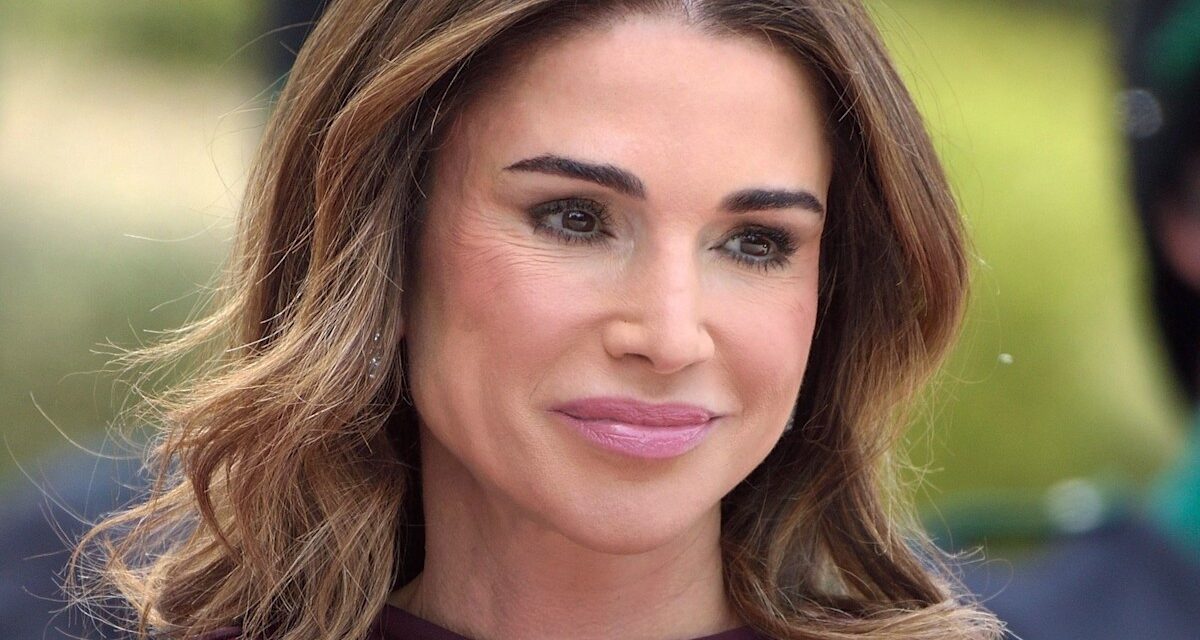 La reine Rania partage un adorable message d&rsquo;anniversaire pour ses filles «  préférées  », la princesse Iman et Salma