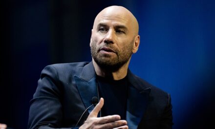 John Travolta marque la fin d&rsquo;une époque dans une maison de 10 millions de dollars avec l&rsquo;aéroport privé qu&rsquo;il a construit avec la défunt épouse