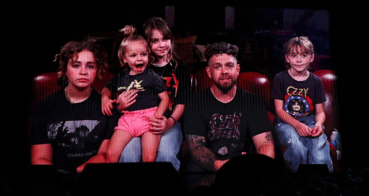 Jack Osbourne a touché hommage à Ozzy aux VMA avec 4 enfants: «Nous t&rsquo;aimons, papa»