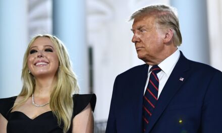 Tiffany Trump vient de porter un sac Hermes – dans une couleur surprenante