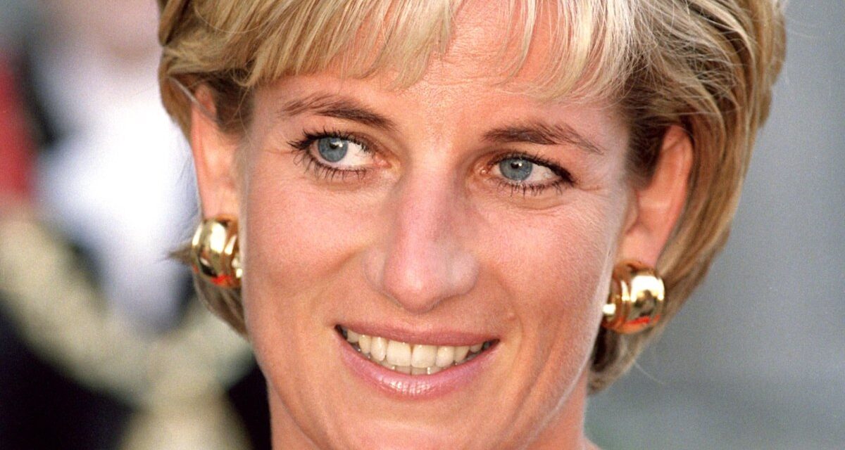Le coiffeur de la princesse Diana vient de recréer son chignon emblématique à la Fashion Week de Londres
