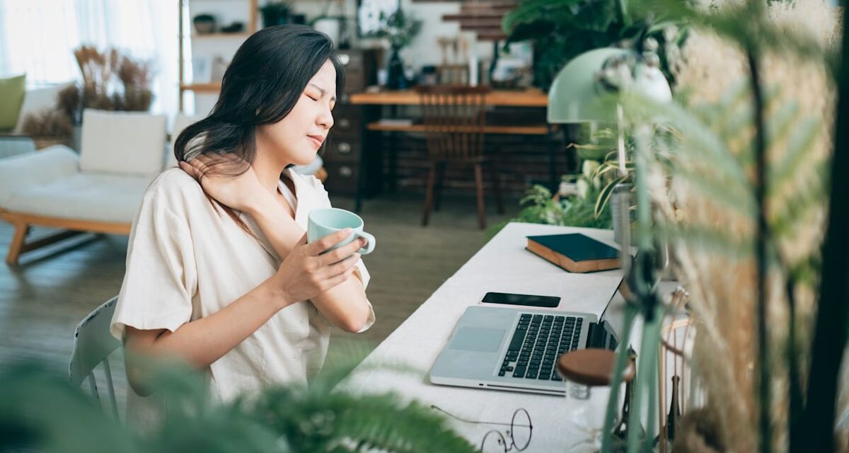 5 mouvements qui font des merveilles pour les articulations raides et Achey