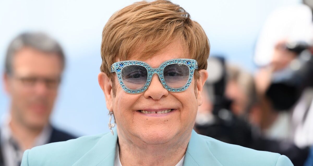 Elton John marque le moment incroyablement spécial &lsquo;avec des fils adolescents Zachary et Elijah dans une nouvelle photo rare