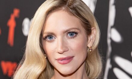 La neige de la chasse aux femmes de chasse dit que cela a aidé ses cheveux à «pousser plus vite» – nous sommes vendus