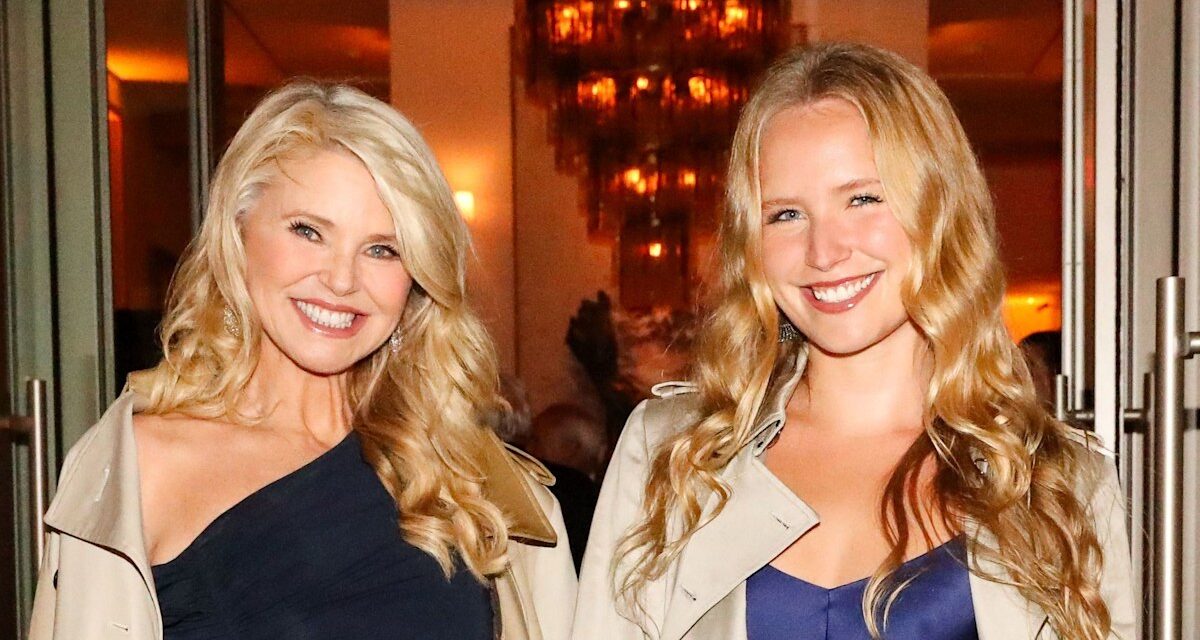 Christie Brinkley et sa fille Sailor volent le spectacle dans des robes moulantes pour une nouvelle apparence étonnante