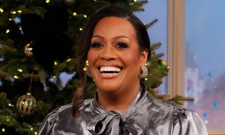 L&rsquo;étoile britannique Bake Off semble méconnaissable après avoir perdu 150 livres