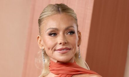 Kelly Ripa expose le mauvais comportement de ses enfants et les marque «voleurs»