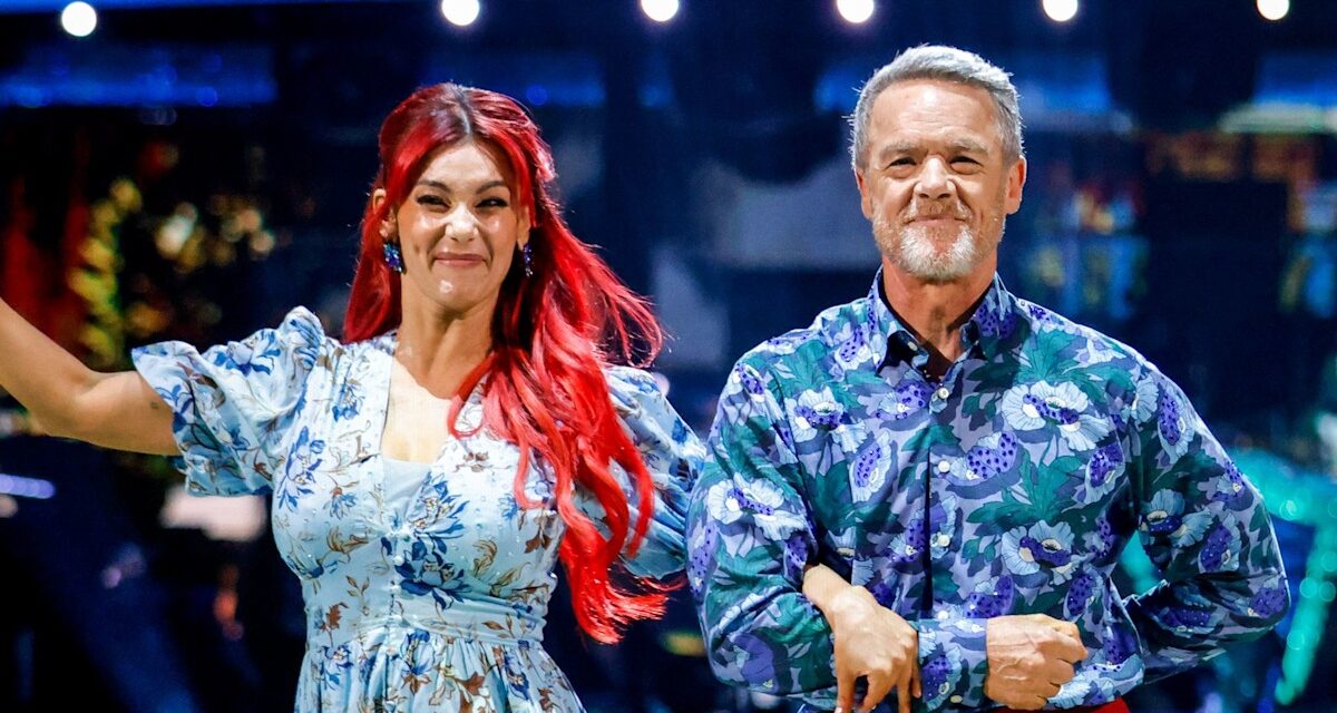 Dianne Buswell enceinte fait un clin d&rsquo;œil subtil à bébé après avoir riposté aux commentaires «inconfortables»