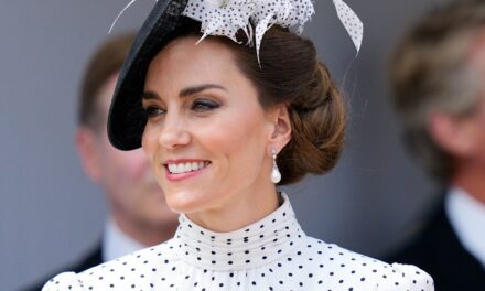 M & s Drops &lsquo;Gorgeous&rsquo; Robe à pois de 48 £ – et c&rsquo;est très Kate Middleton