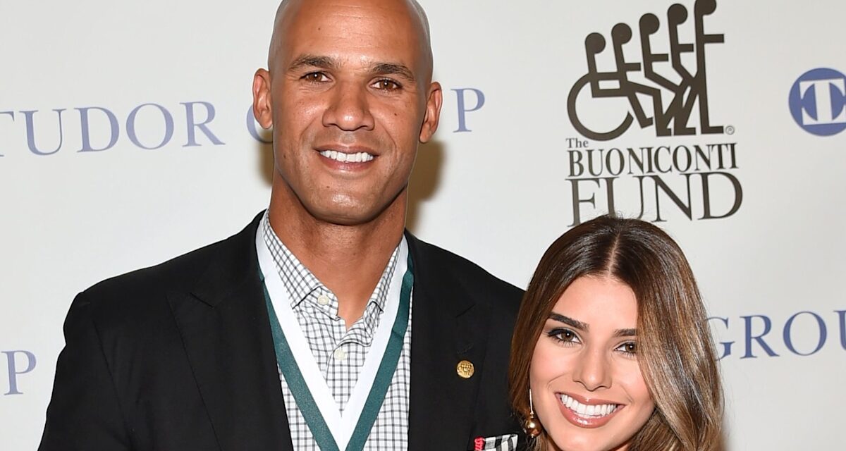 Qui est la femme de la star de la NFL, Jason Taylor? Plus sur le couple qui devient viral avec un moment maladroit &lsquo;baiser cam&rsquo;