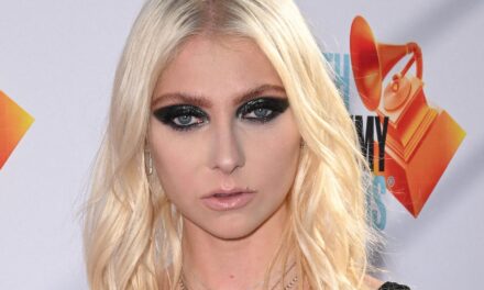 Les fans de Taylor Momsen sont partis stupéfaits par son physique dans une nouvelle vidéo une décennie après les jours de Gossip Girl