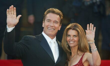 Arnold Schwarzenegger retrouve l&rsquo;ex-femme Maria Shriver à la suite des commentaires du règlement du divorce