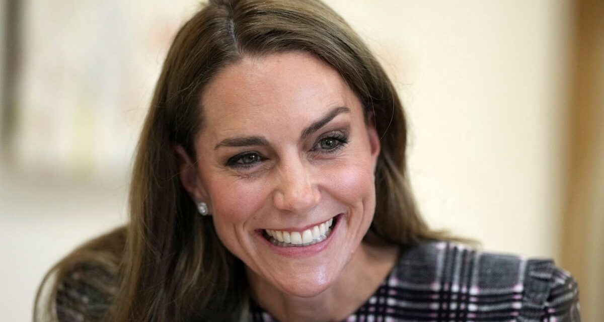 La nouvelle robe riche Alessandra Rich de Kate Middleton, elle a gardé secret dans sa garde-robe pendant des mois