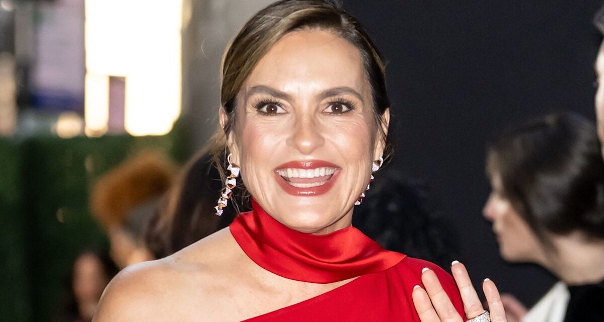 La robe audacieuse de la cuisse à la cuisse à la cuisse à la cuisse à NYFW est loin de Law & Order: SVU