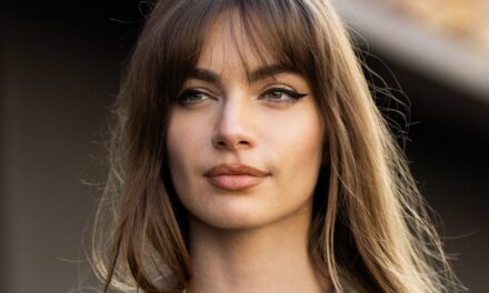 Comment j&rsquo;ai appris à coiffer ma frange comme les filles cool parisiennes